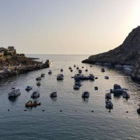 Апартаменты Seafront Penthouse With Terrace In Xlendi, Gozo Экстерьер фото