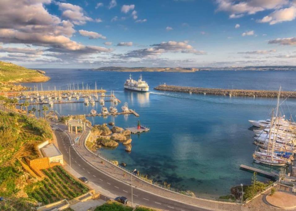 Апартаменты Seafront Penthouse With Terrace In Xlendi, Gozo Экстерьер фото