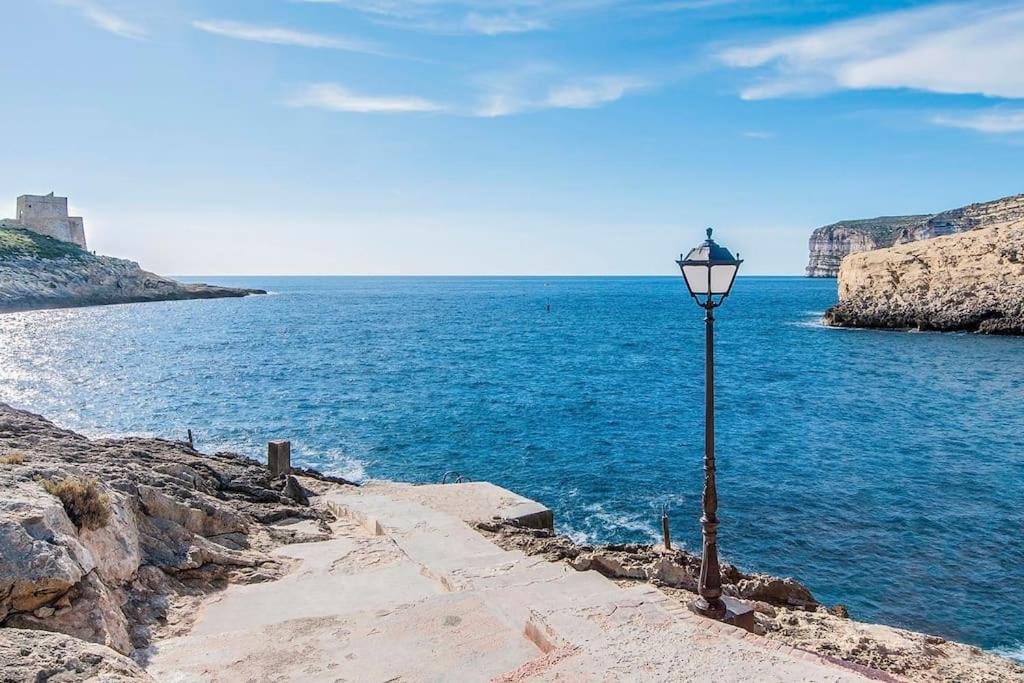 Апартаменты Seafront Penthouse With Terrace In Xlendi, Gozo Экстерьер фото