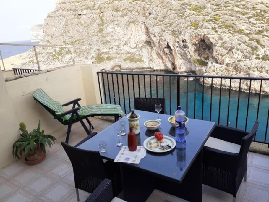 Апартаменты Seafront Penthouse With Terrace In Xlendi, Gozo Экстерьер фото